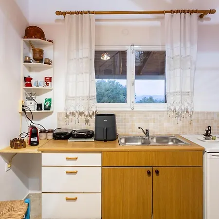 Sunny One - Charming Garden Nest * Петалидион