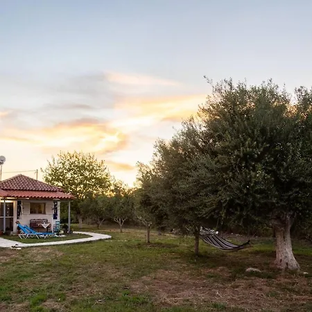 Апартаменты Sunny One - Charming Garden Nest *