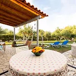 Sunny One - Charming Garden Nest Apartamento Petalídhion