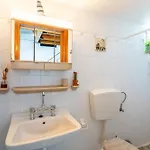 Sunny One - Charming Garden Nest Apartamento *