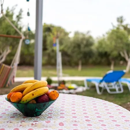 Sunny One - Charming Garden Nest Appartamento Petalídhion