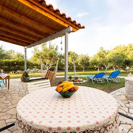 Sunny One - Charming Garden Nest Apartmán Petalídhion