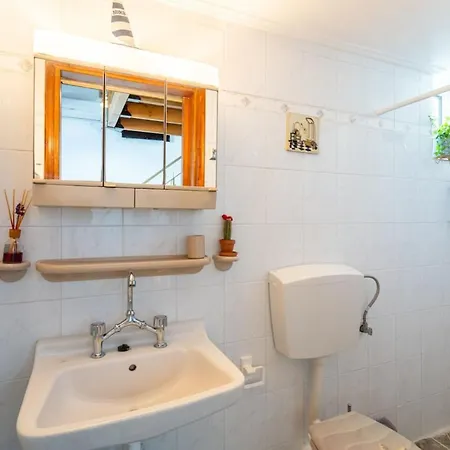 Sunny One - Charming Garden Nest Appartement *