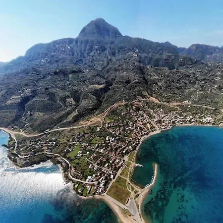 Sunny One - Charming Garden Nest Appartement Petalídhion