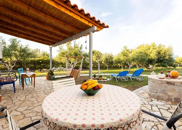 Sunny One - Charming Garden Nest Apartment Petalidi