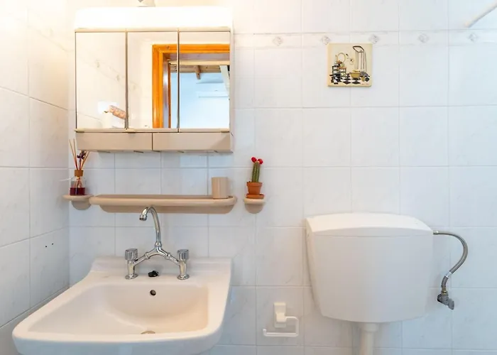 Apartment Sunny One - Charming Garden Nest