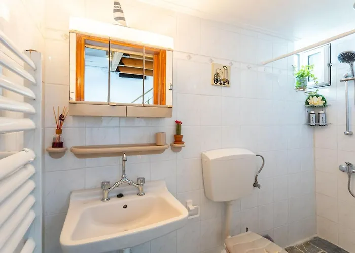 Sunny One - Charming Garden Nest Apartment *