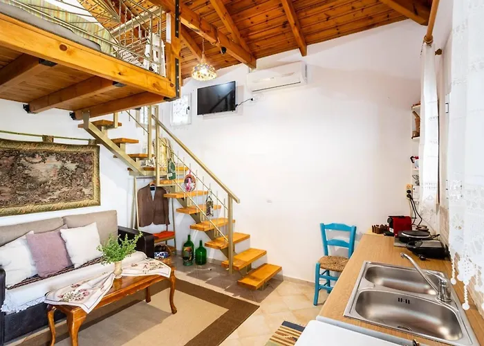 Sunny One - Charming Garden Nest Apartment *